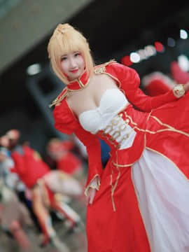 《FateExtra》尼禄克劳狄乌斯凯萨 C O S P L A Y_尼禄 漫展场照 (4)