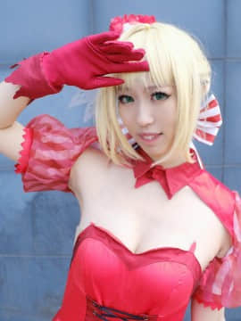 《Fate Extra》Saber红玫瑰礼服 C O S P L A Y_#尼禄红玫瑰礼服#是场照返图~ (2)