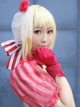 《Fate Extra》Saber红玫瑰礼服 C O S P L A Y_#尼禄红玫瑰礼服#是场照返图~ (3)