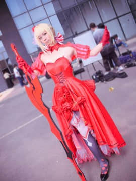 《Fate Extra》Saber红玫瑰礼服 C O S P L A Y_#尼禄红玫瑰礼服#是场照返图~ (8)