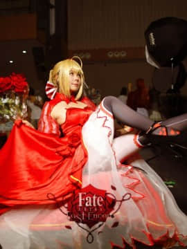《Fate Extra》Saber红玫瑰礼服 C O S P L A Y_#尼禄红玫瑰礼服#是场照返图~ (17)
