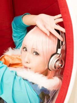 PinkHeadphone_103