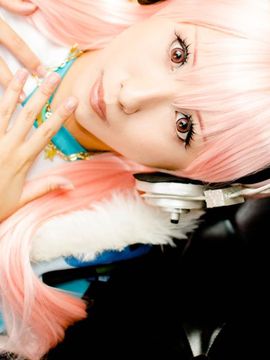 PinkHeadphone_125