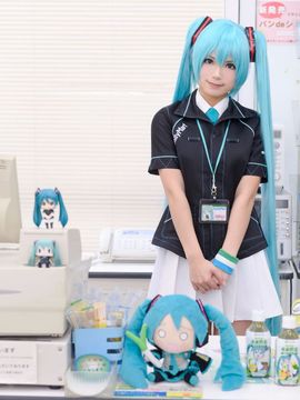 VOCALOID – Miku x Meiko x Luka x Rin cosplay_002