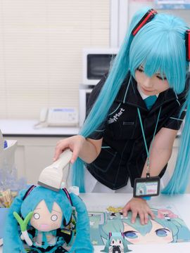 VOCALOID – Miku x Meiko x Luka x Rin cosplay_005