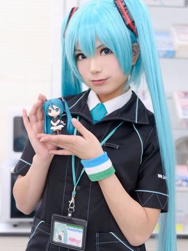 VOCALOID – Miku x Meiko x Luka x Rin cosplay_055