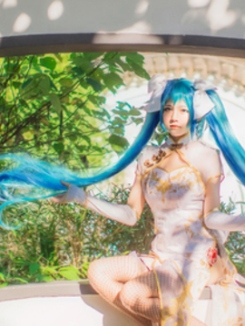 《VOCALOID家族》初音未来魅力旗袍登场 C O S P L A Y_初音未来魅力旗袍登场 C O S (1)