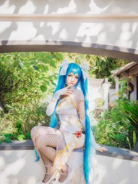 《VOCALOID家族》初音未来魅力旗袍登场 C O S P L A Y_初音未来魅力旗袍登场 C O S (10)