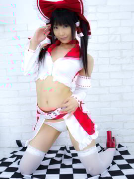 Touhou - Hakurei Reimu cosplay by Lenfried