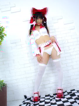 Touhou - Hakurei Reimu cosplay by Lenfried_018